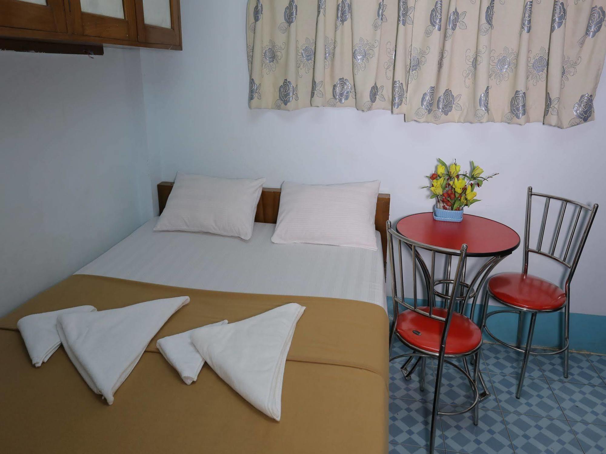 Chan Myae Thar Guest House Yangon Exterior photo